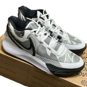 Nike Men’s Athletic Basketball Shoes NEW NIB